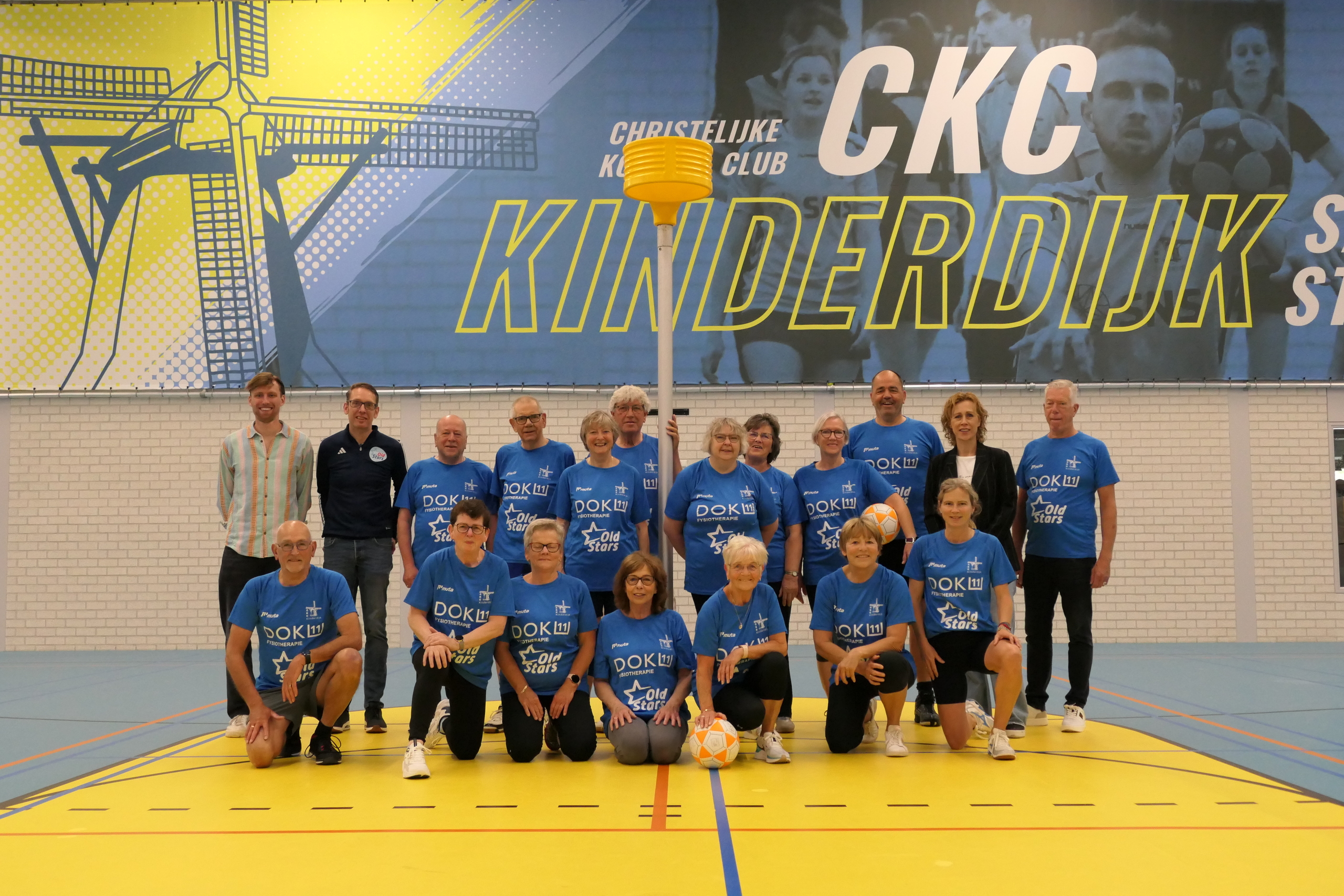 Deelnemers aan kick-off OldStars 55+ sporten bij CKC Kinderdijk